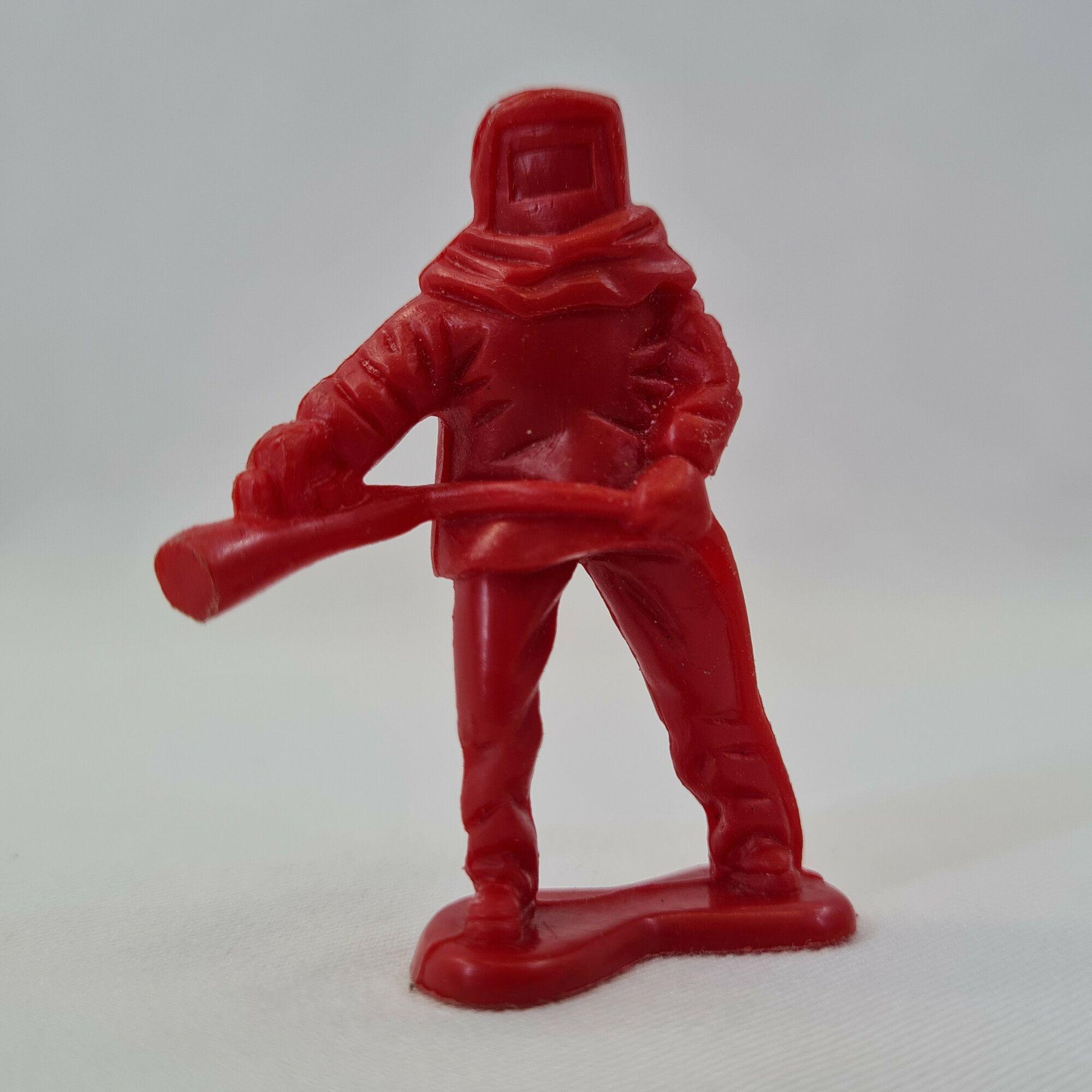 Солдатик винтажный, СССР. Фигура стрелка с автоматом на подставке для игрушечной сценки