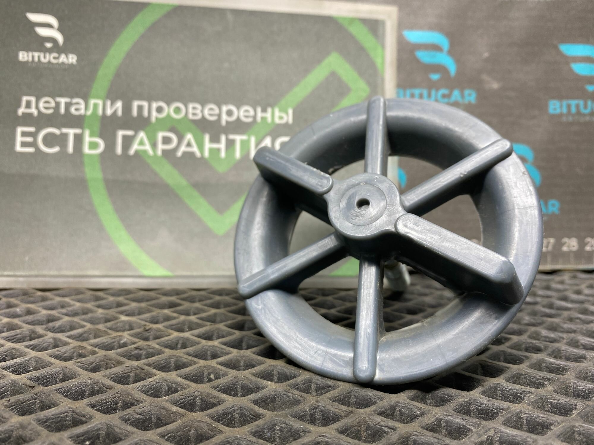 Крепление запасного колеса Kia Ceed 2 JD (G4FG) 1.6L MT 2015 Универсал