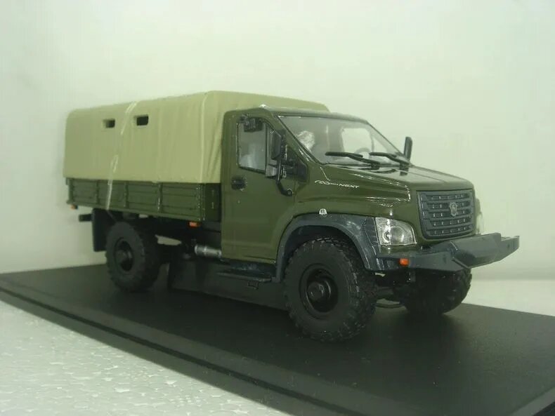 Игрушечная машинка ГАЗ-С 41А21 в масштабе 1:43 зеленого цвета — фото 1