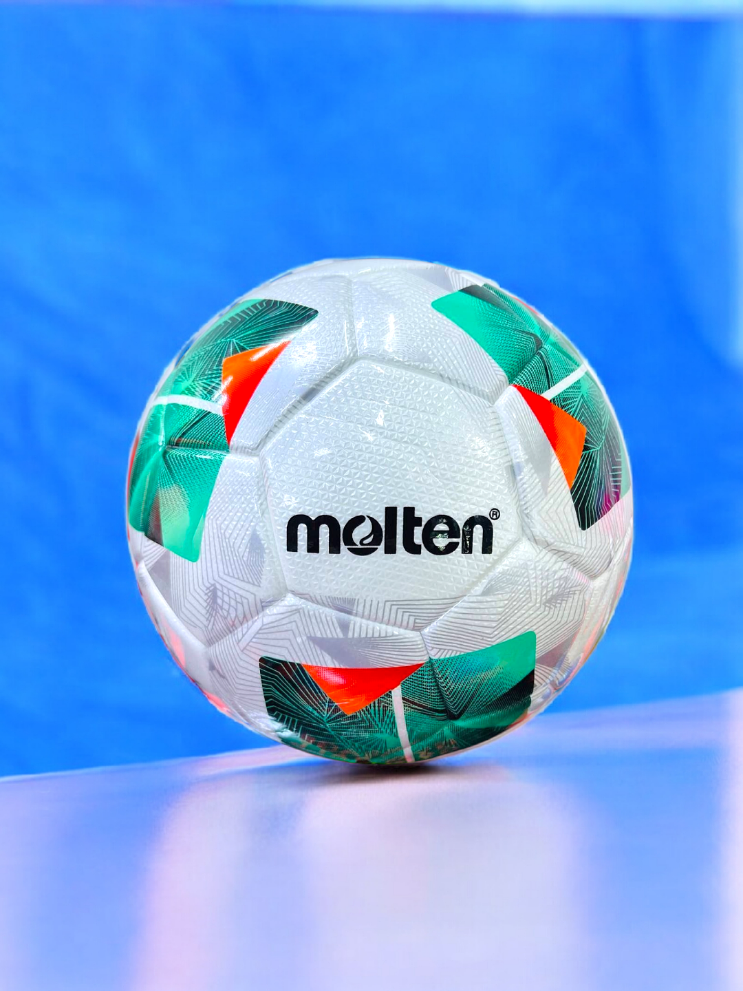 Футбольный мяч MOLTEN 5, для игры на профессиональном уровне — фото 1