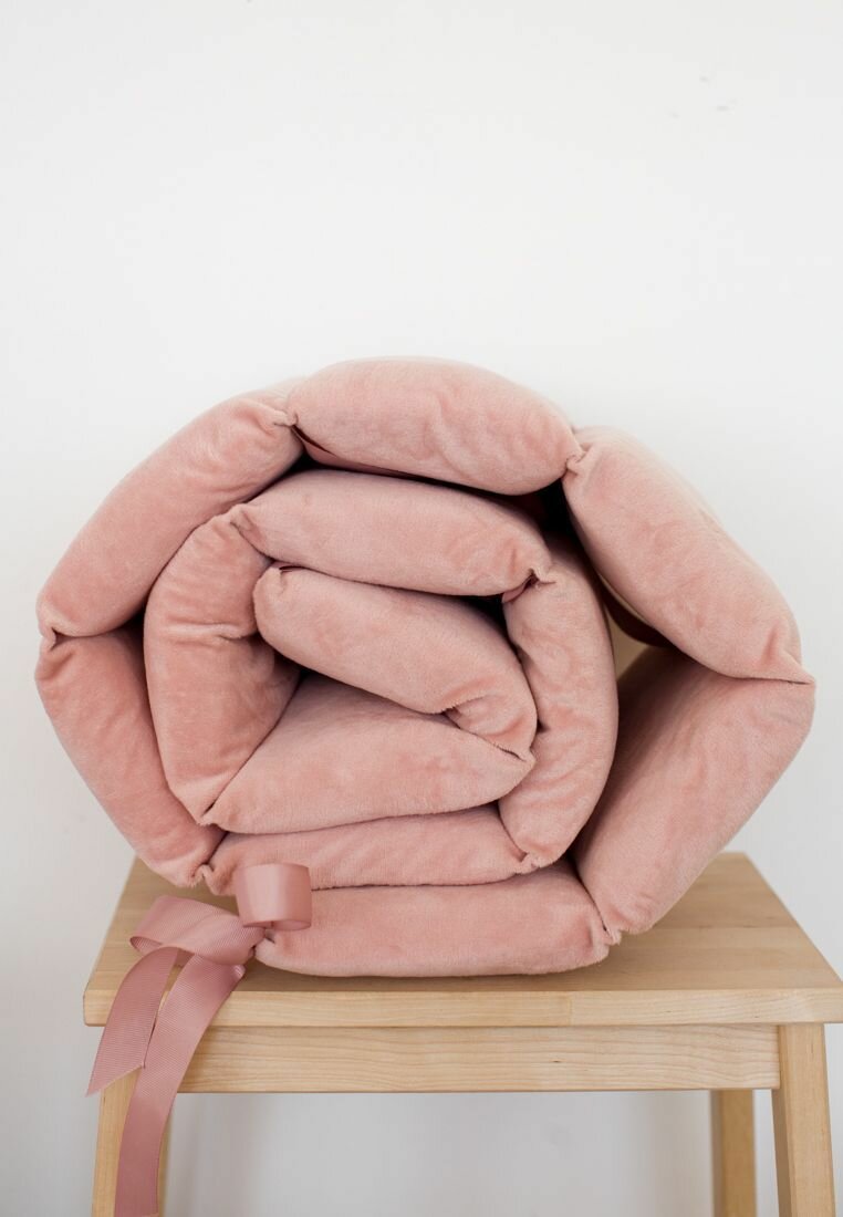 COROCOCO Бортик для кровати Нежность пудра 180х30 см.