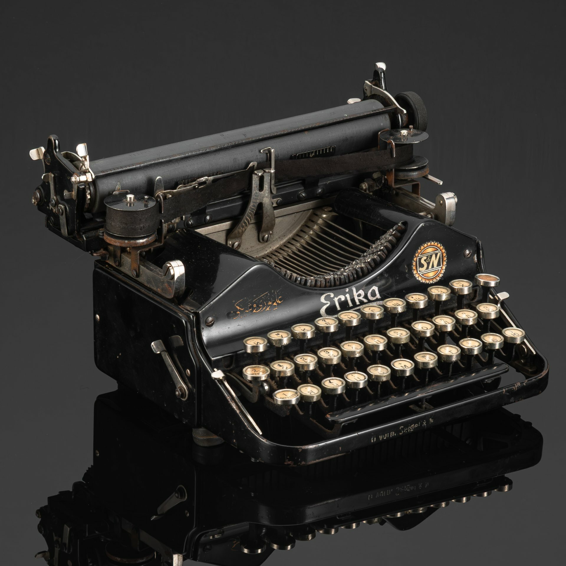 Печатная машинка "Erika 4" с кириллической клавиатурой, металл, краска, резина