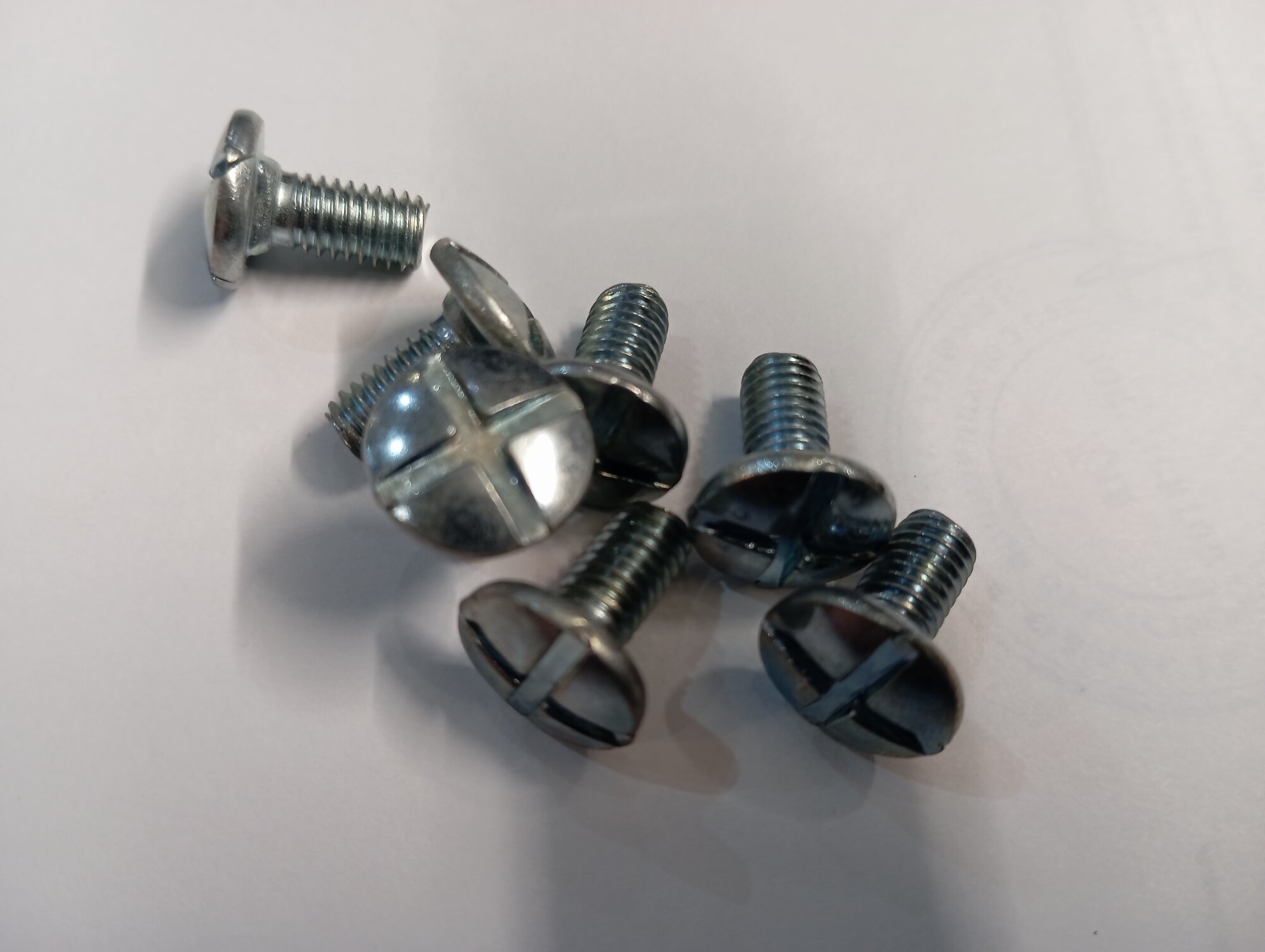 Винт мебельный 6*12 хромированный . упаковка 250 шт.