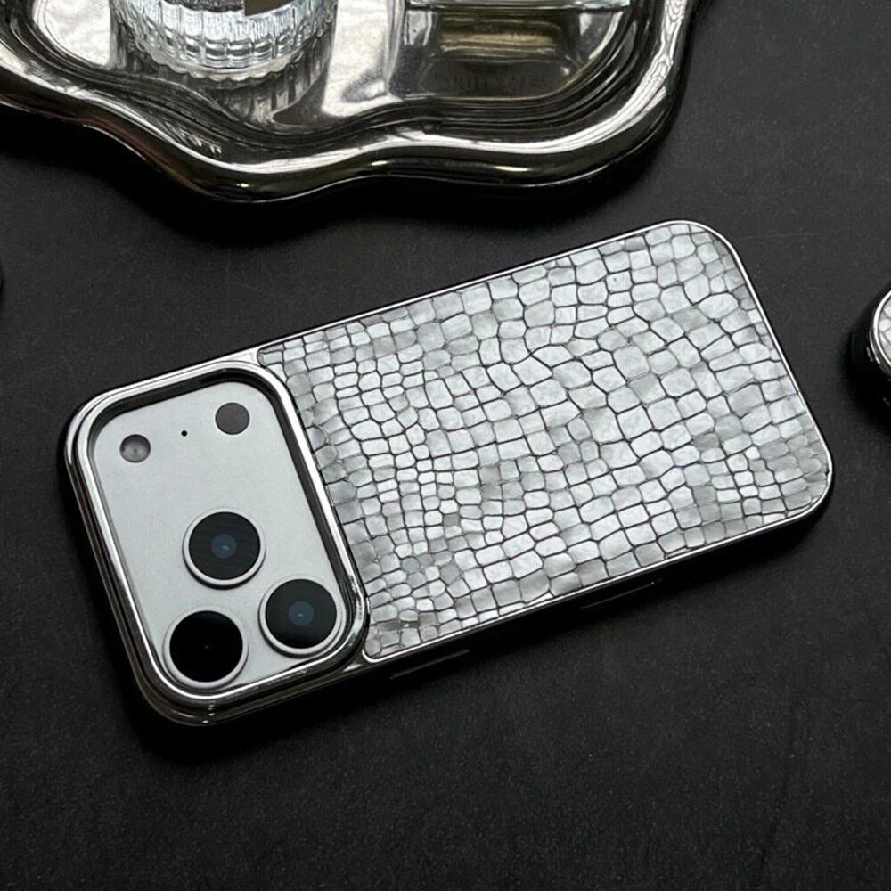Чехол iPhone 17 Pro Max серебряный с крокодилом