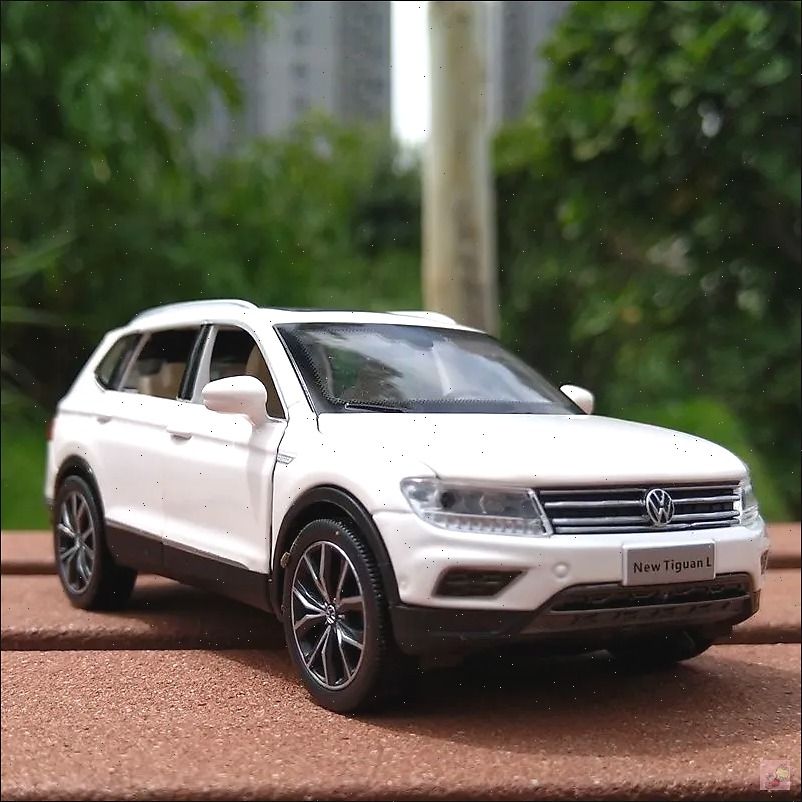 Машинка инерционная Volkswagen Tiguan металлическая модель 1:32 Volkswagen Tiguan , со светом и звуком