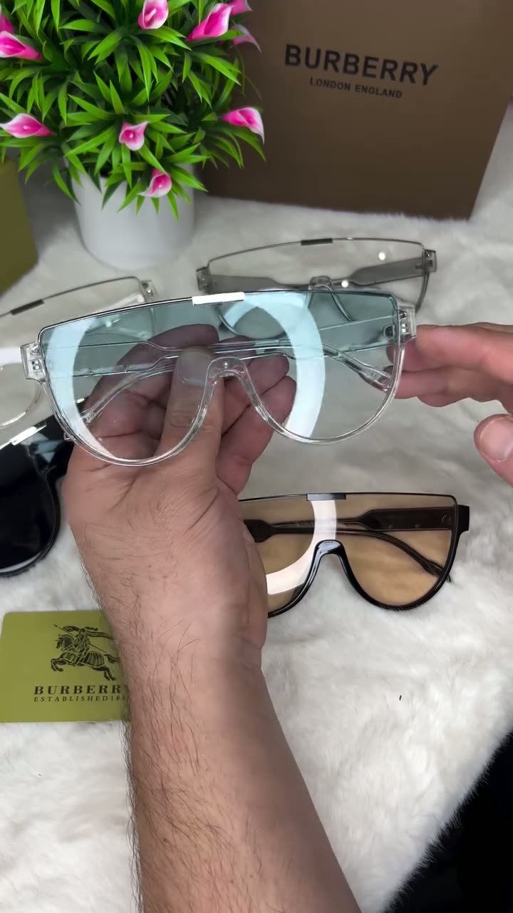 Солнцезащитные очки BURBERRY, белый — фото 1