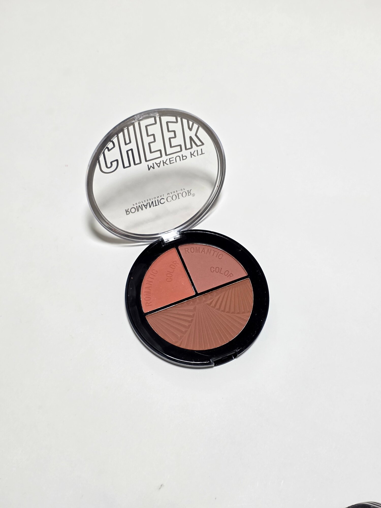 Румяна "Romantic Color" Cheek, для профессионального макияжа