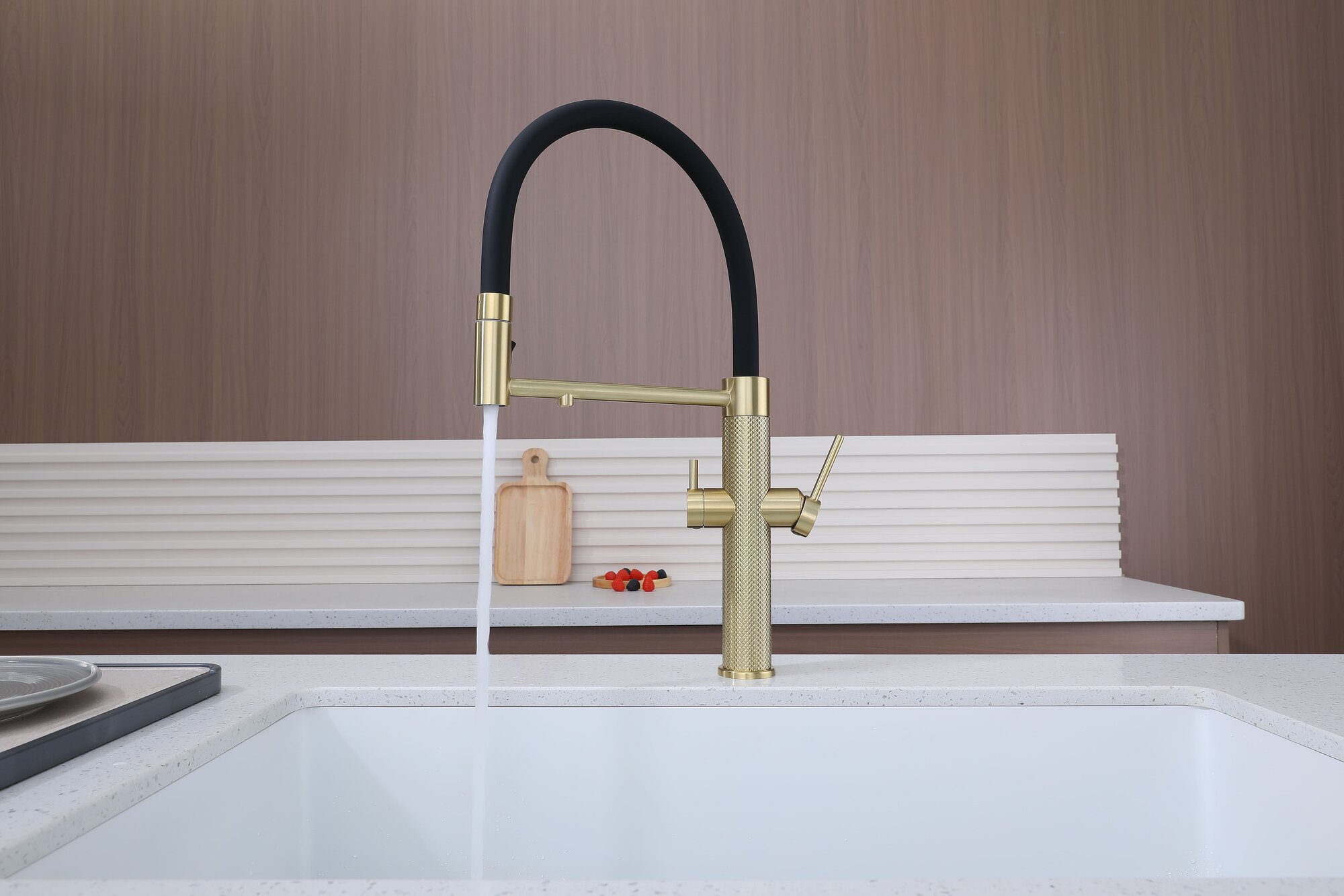 Смеситель Paulmark NEXUS DIAMOND Nd613999-LG светлое золото с подключением к фильтру — фото 1