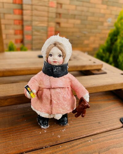 Изображение товара Ватная елочная игрушка - девочка с мишкой