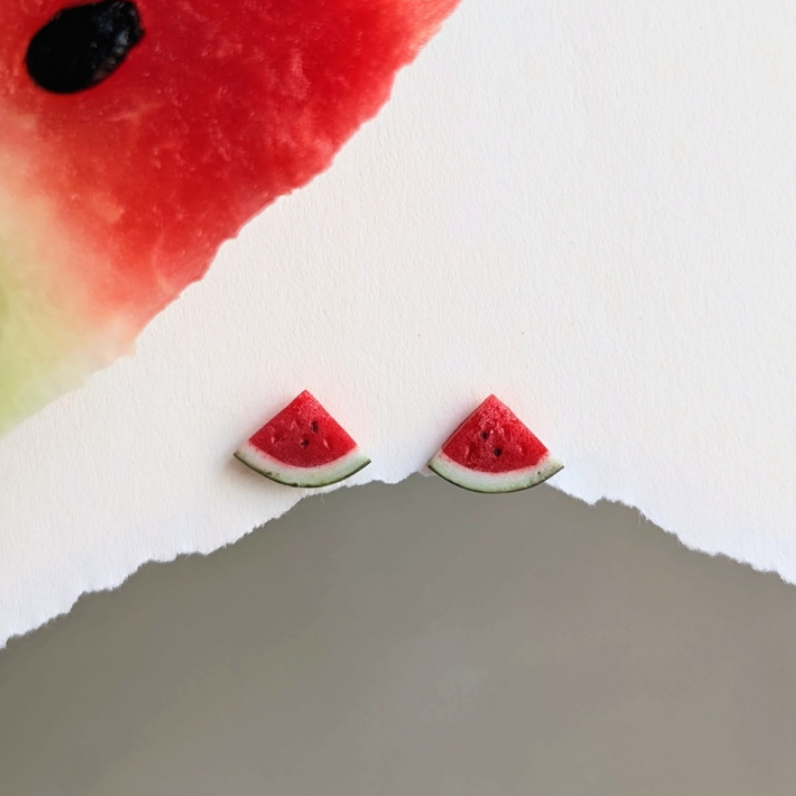 Серьги DARI DARI, размер 10 мм, зеленый, черный, розовый — фото 1