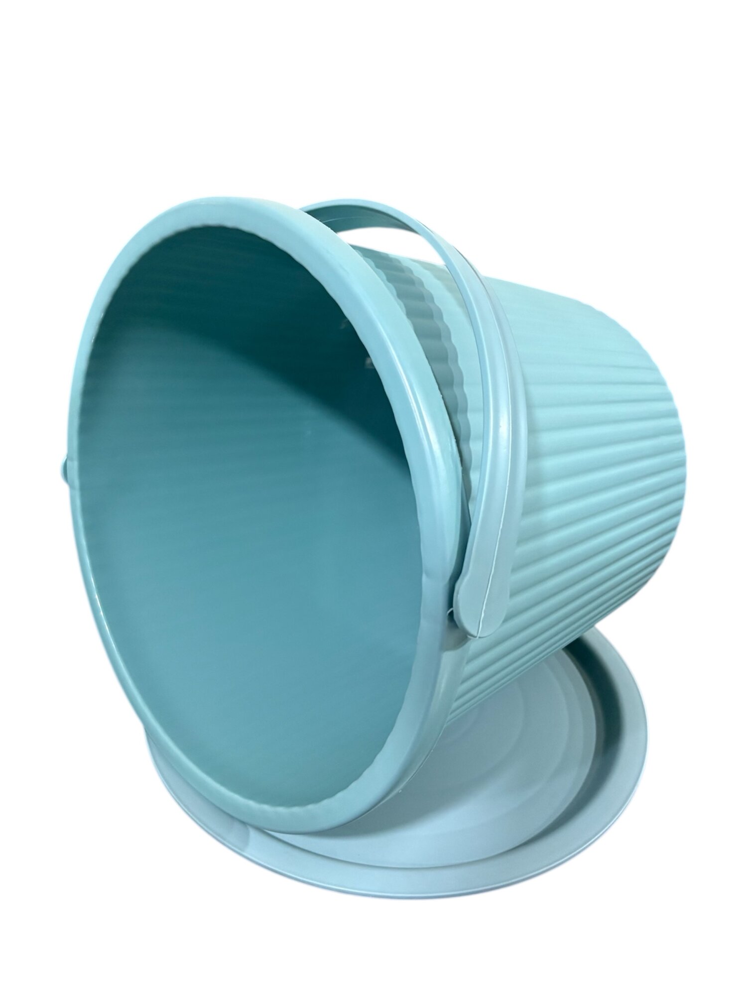 Ведро объёмом 10 литров предназначено для бытового и хозяйственного использования. — фото 1