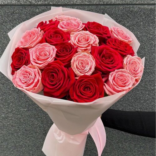 Изображение товара Букет из красных и розовых роз 21 шт, красивый букет цветов, шикарный, премиум цветы, премиум букет