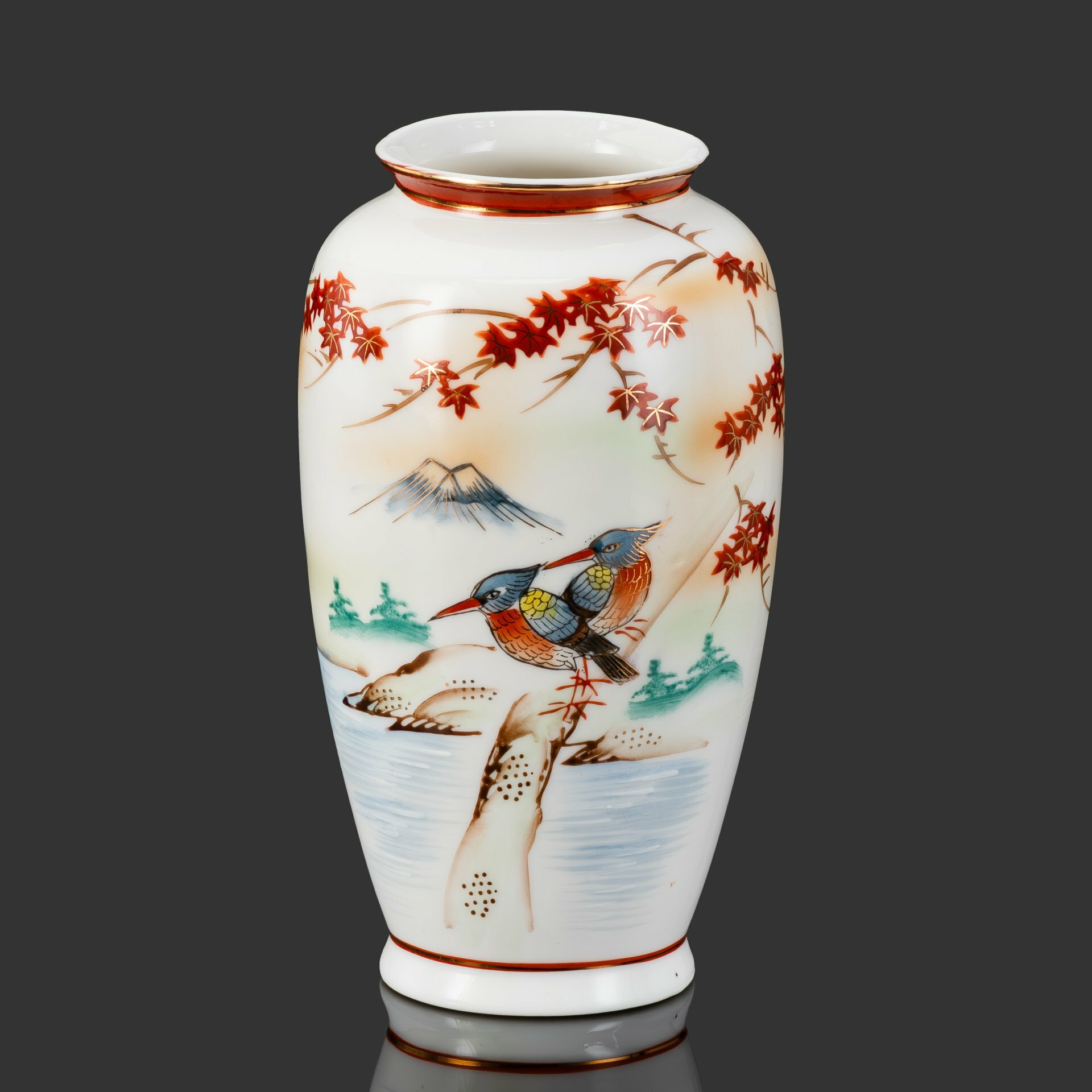 Ваза миниатюрная "Гора Фудзи и клен" ("Сезон Момидзигари"), фарфор, аэрограф