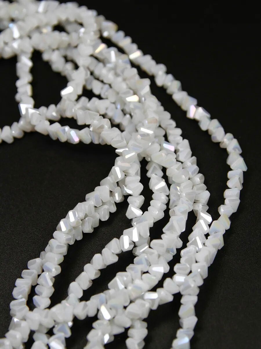 Алмазная грань, стекло, белый - сердечки 4 мм - 36 см — фото 1