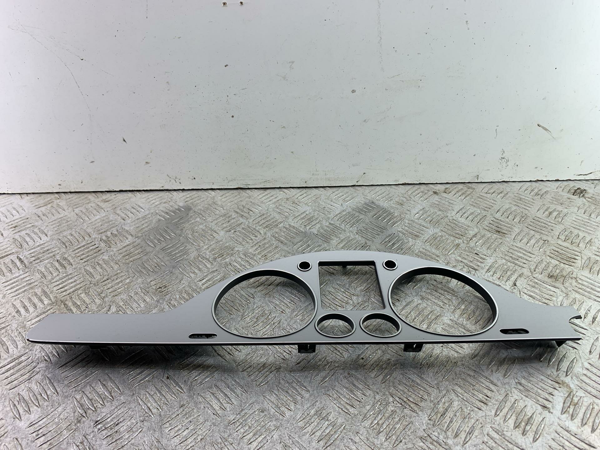 Рамка панели приборов Volkswagen Passat B6 2008 3C1858335BF