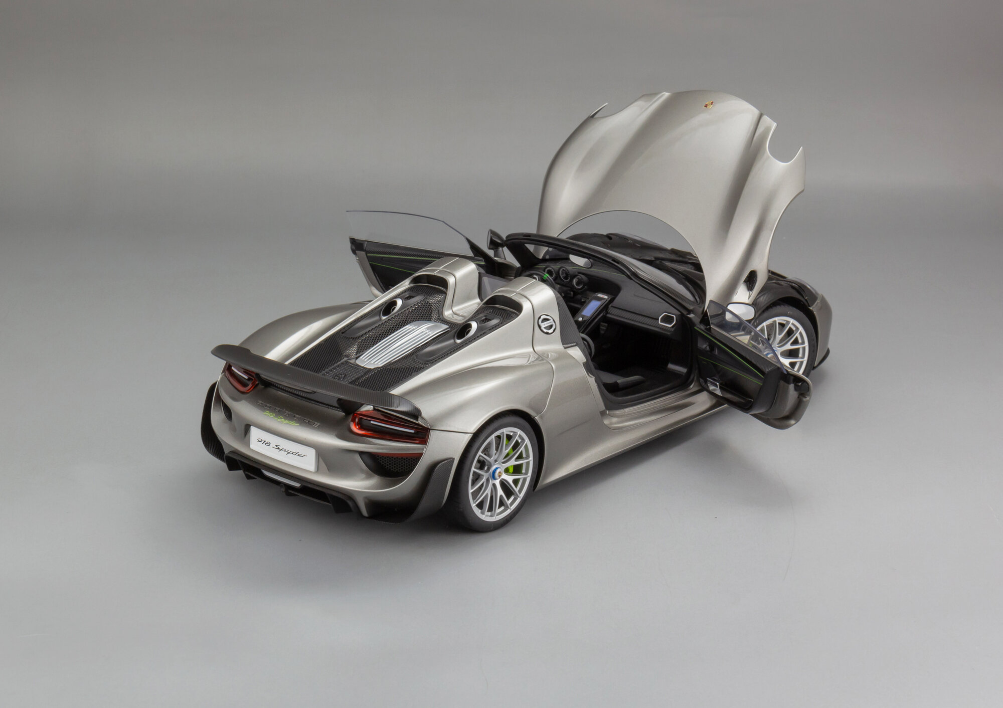 1:18 Porsche 918 Spyder Weissach Package 2013, Коллекционная масштабная модель от AUTOart — фото 1