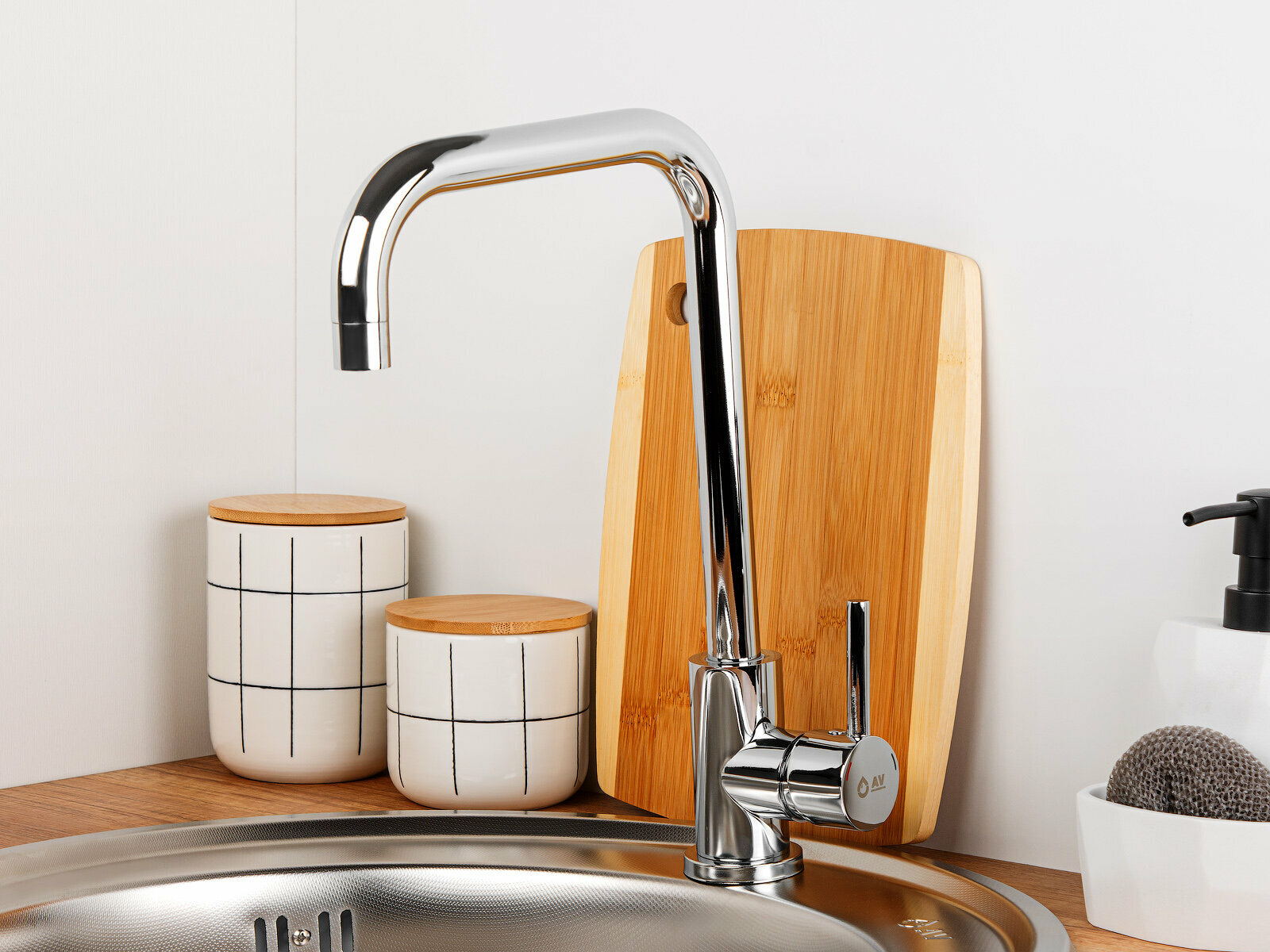 Смеситель для кухни AV ENGINEERING серия ZAR хром (AVZAR4-B304CH-735) — фото 1