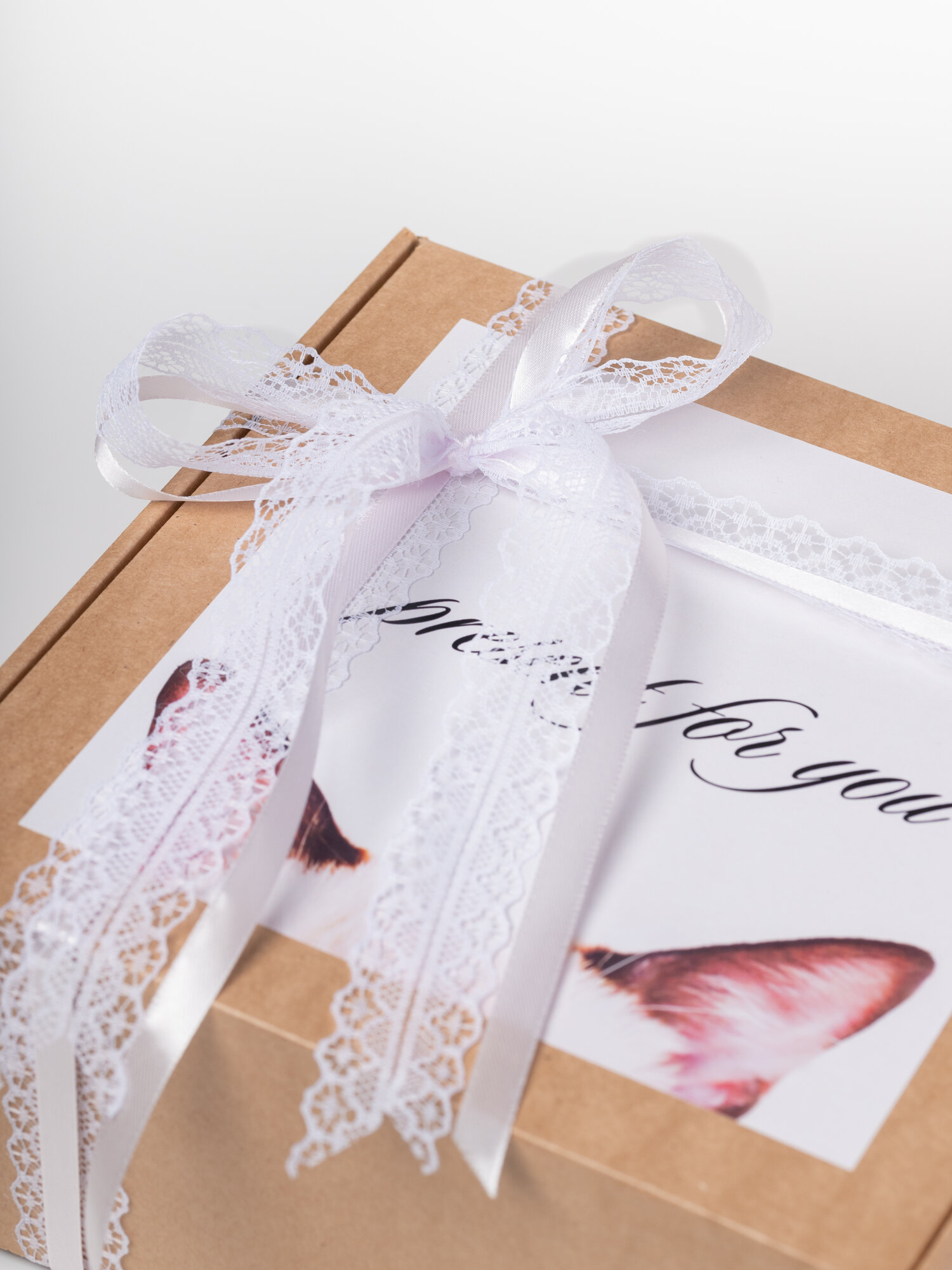 Коробка подарочная, квадратная, белая, светло-розовая, 22x22x10 см — фото 1