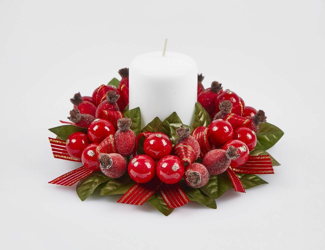 Мини-венок для свечи и декорирования морозный шиповник 20 см EDG 2500047A774