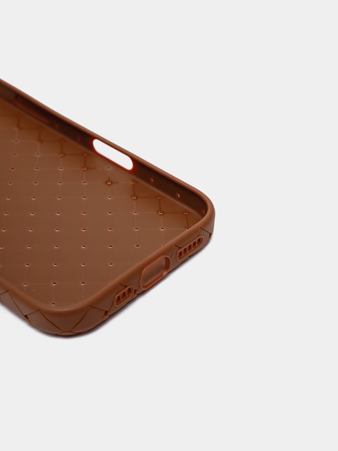 Чехол для iPhone 17, силиконовый, ударопрочный, не оставляет следов от рук , Цвет - Коричневый — фото 1