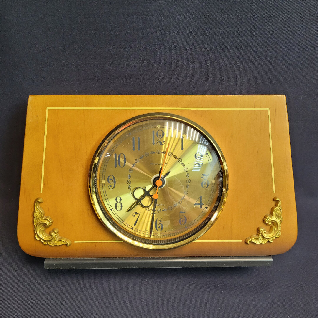 Часы настольные "Янтарь", кварцевые, дерево, рабочие. Винтаж, СССР.