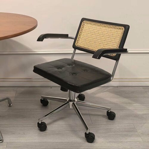 Изображение товара Серебристое стальное основание с черной деревянной спинкой + черное сиденье с подлокотниками