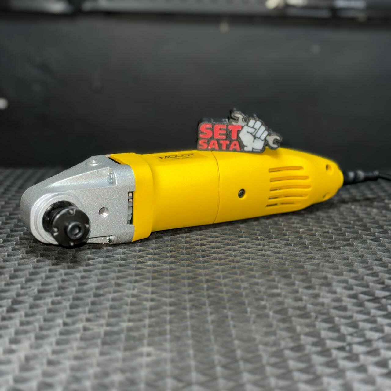 Реноватор Molot MSM 3125-1 250Вт угол колебаний 3° сетевой кабель 2м