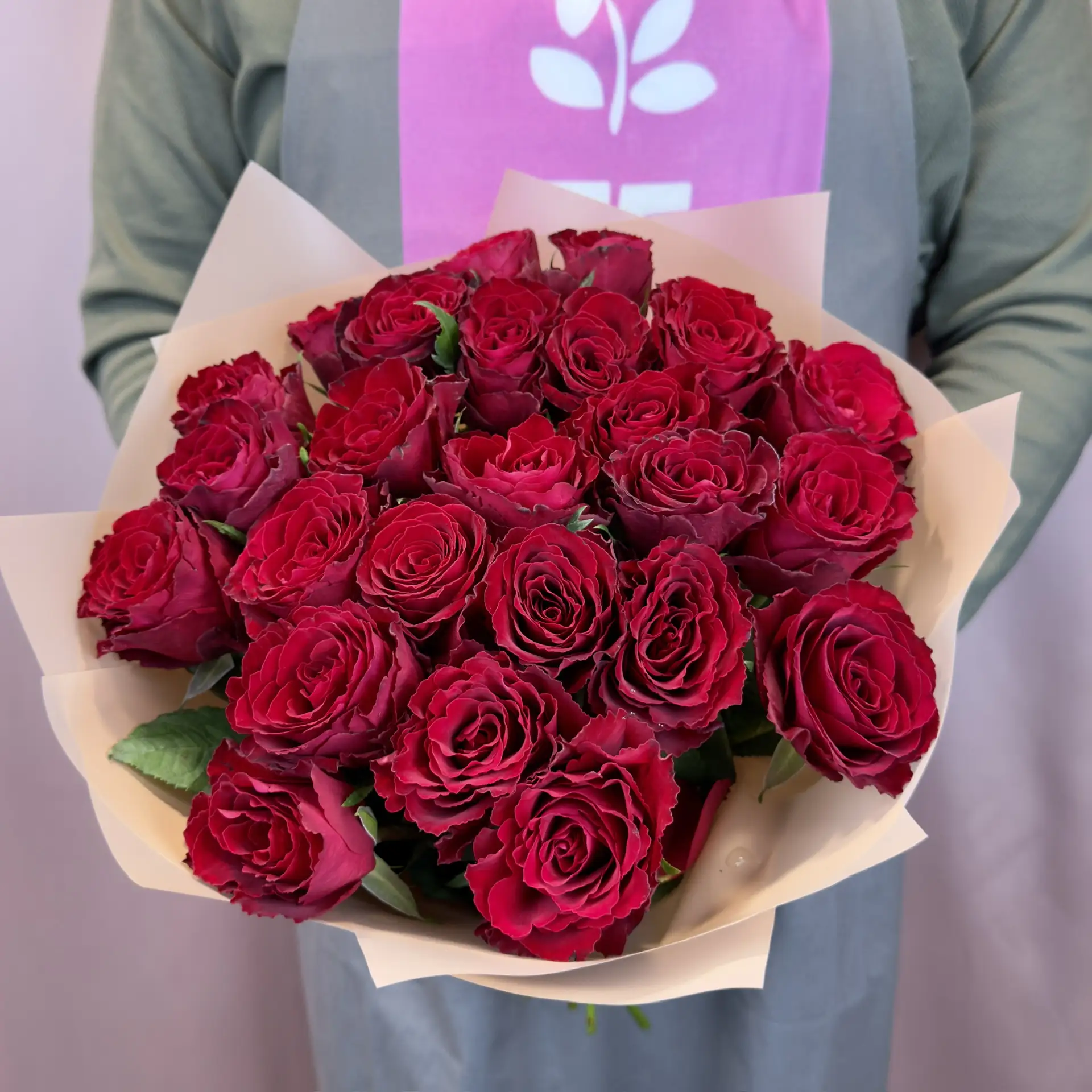Букет "Бордовые розы" 25 цветов кофейная плёнка атласная лента