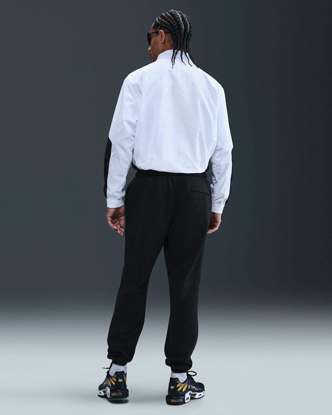 Брюки джоггеры NIKE Club, размер S , черный — фото 1