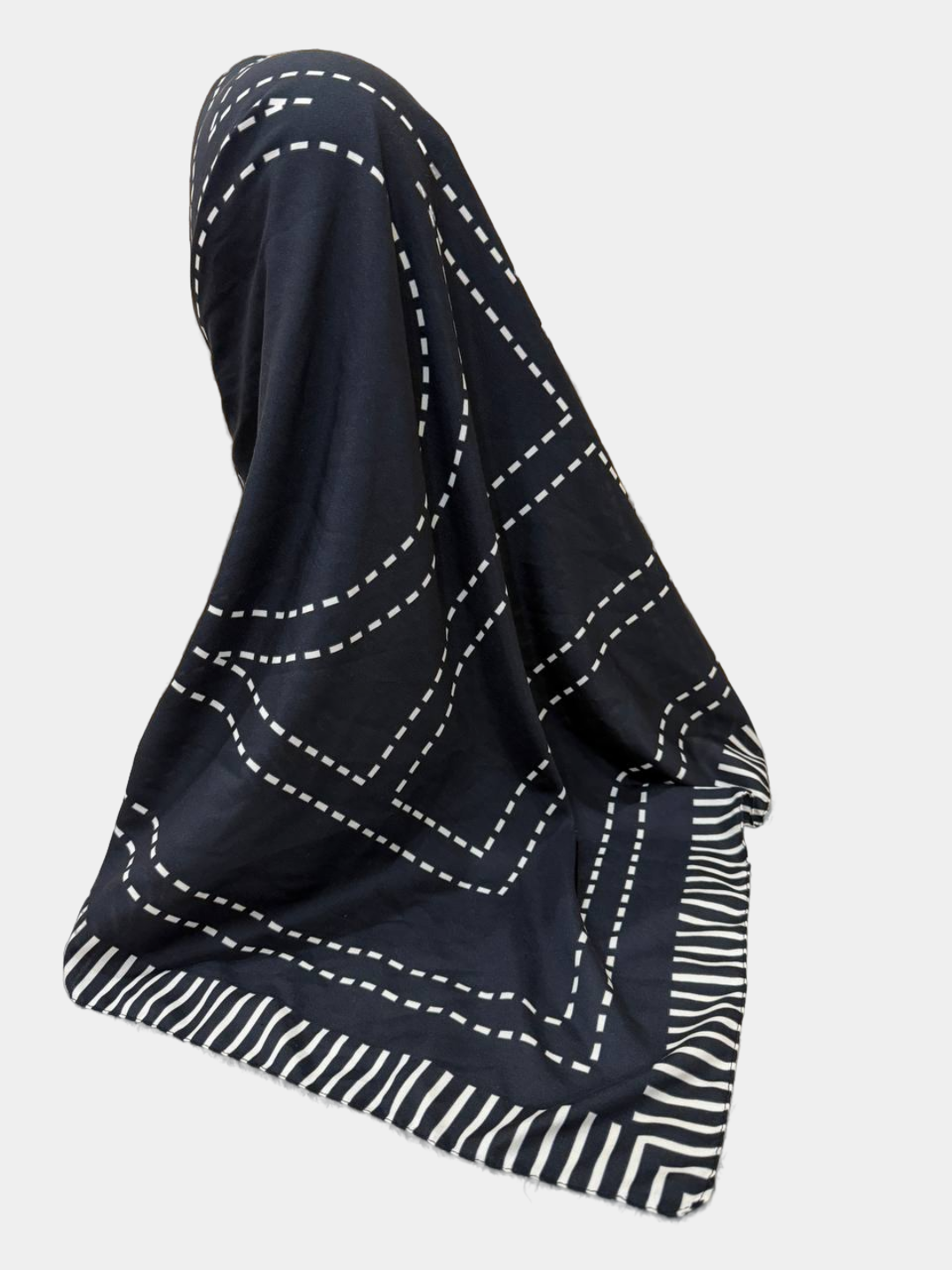 Платок ,110х120 см, коричневый, красный, черный, бежевый — фото 1