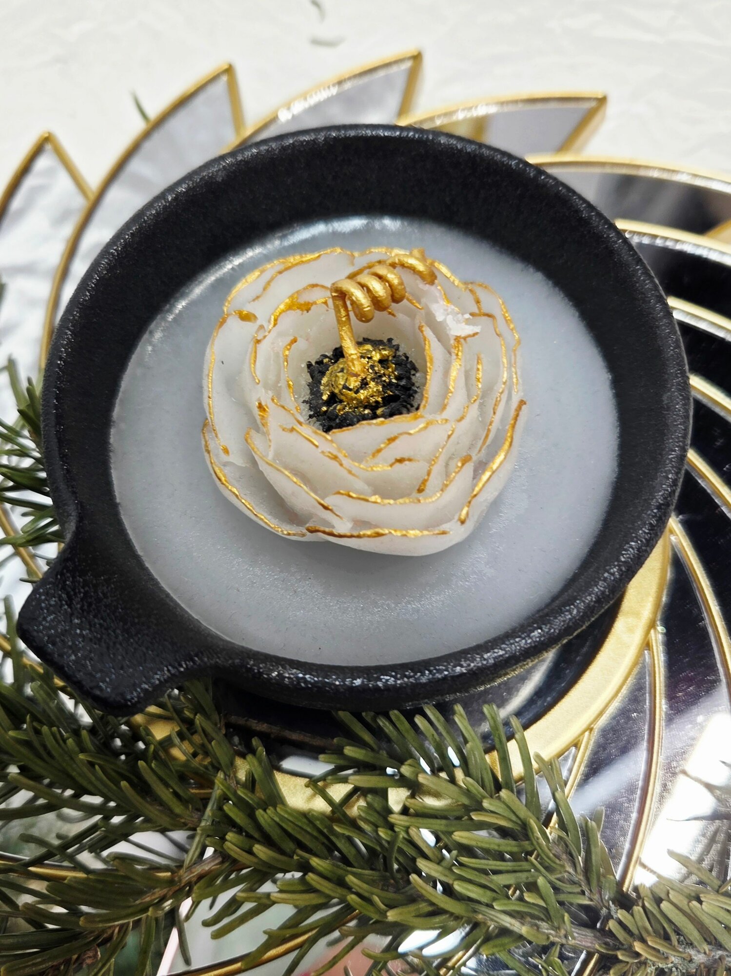 Свеча "Белый лютик" — фото 1