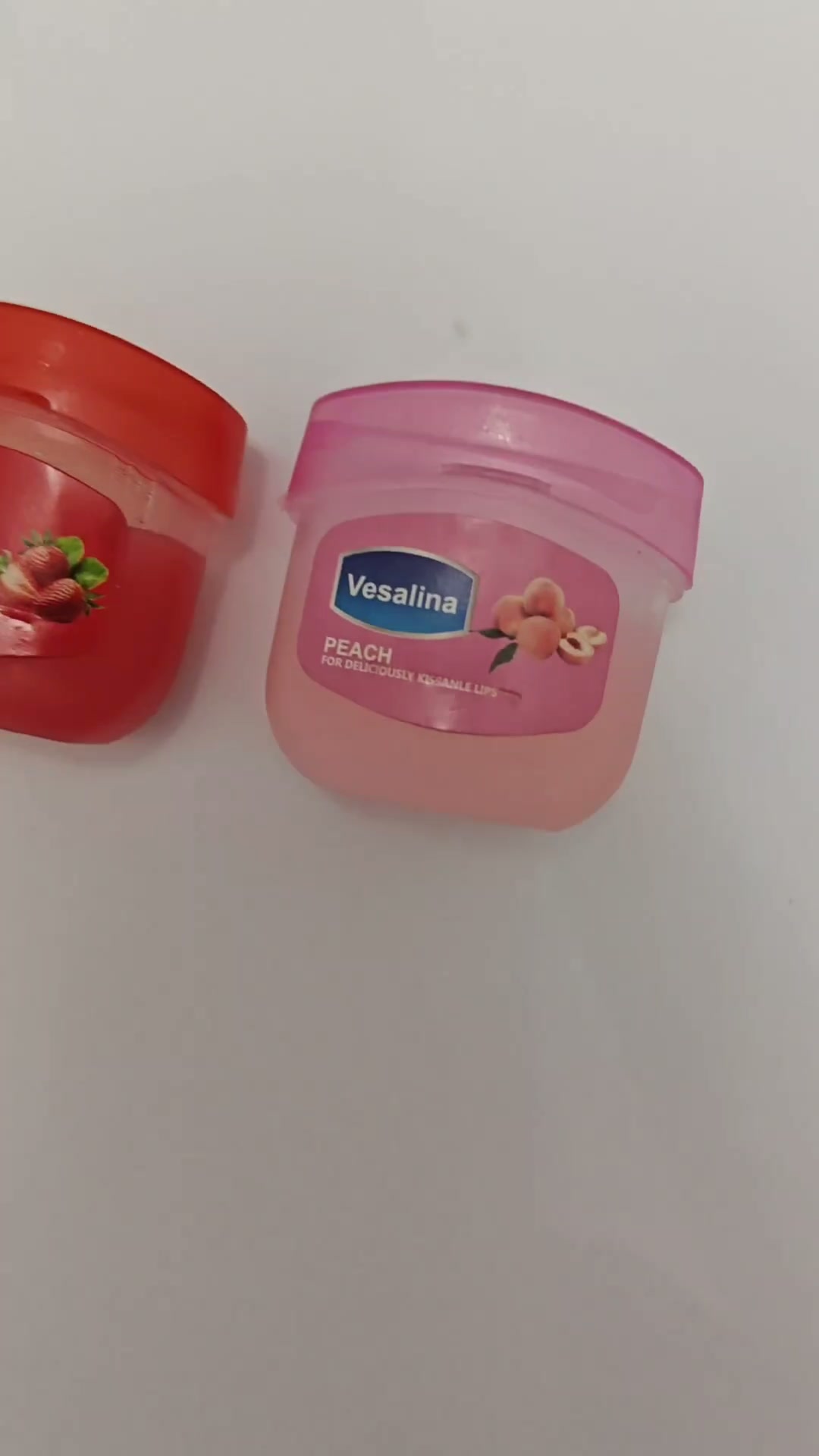 Бальзам-вазелин для губ с ароматом персика Vesalina «Персик», 8 г — фото 1