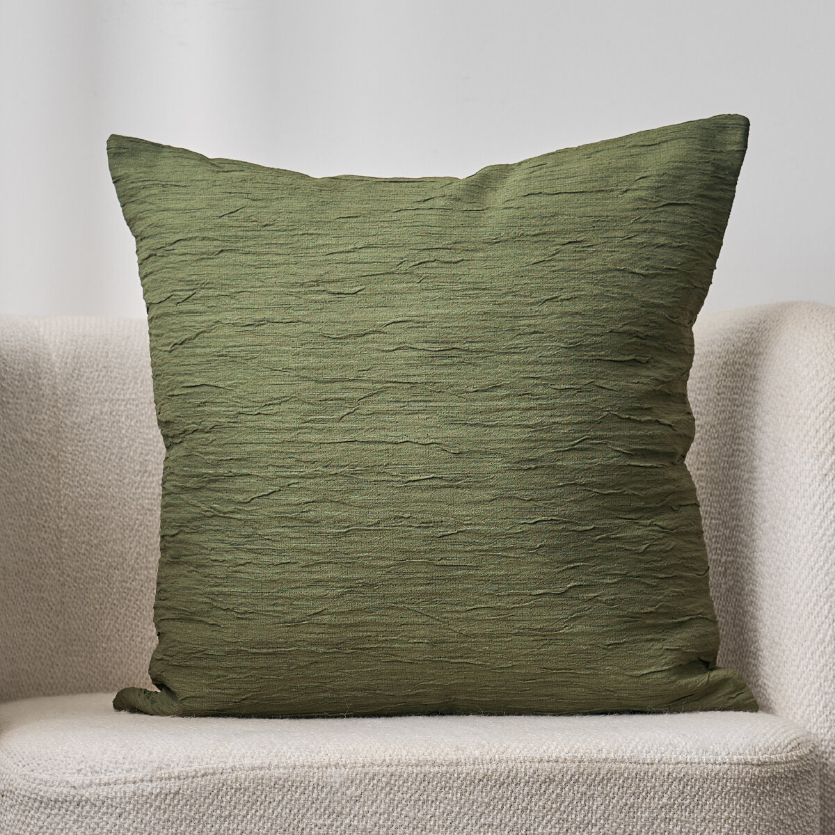 Декоративная подушка 50 х 50 см из жатой ткани Kira съемная наволочка