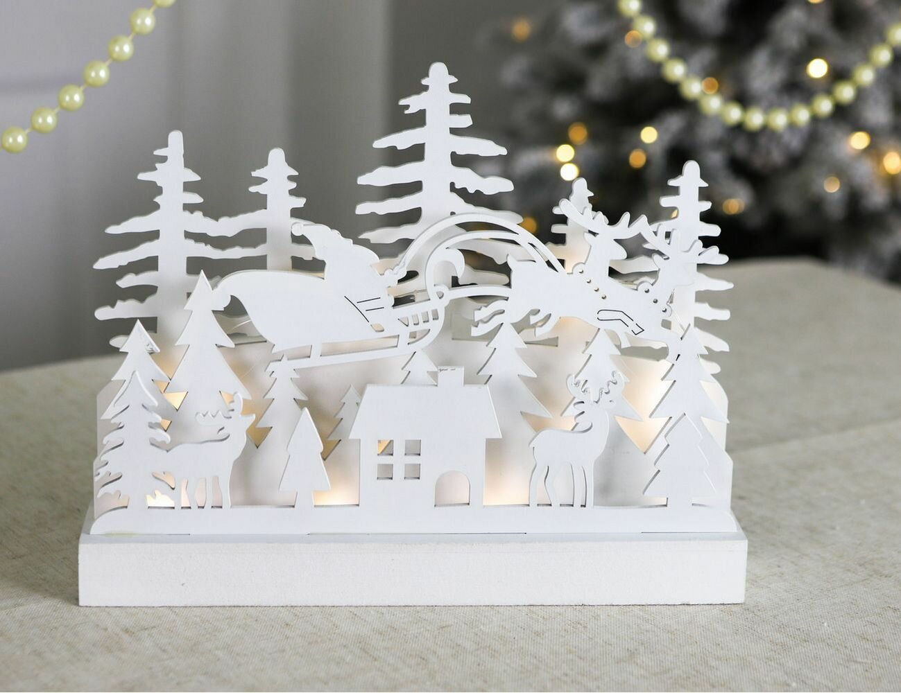 Декоративная светящаяся композиция полёт В снегах дерево тёплые белые LED-огни батарейки 23 см Koopman International GR9021850-2