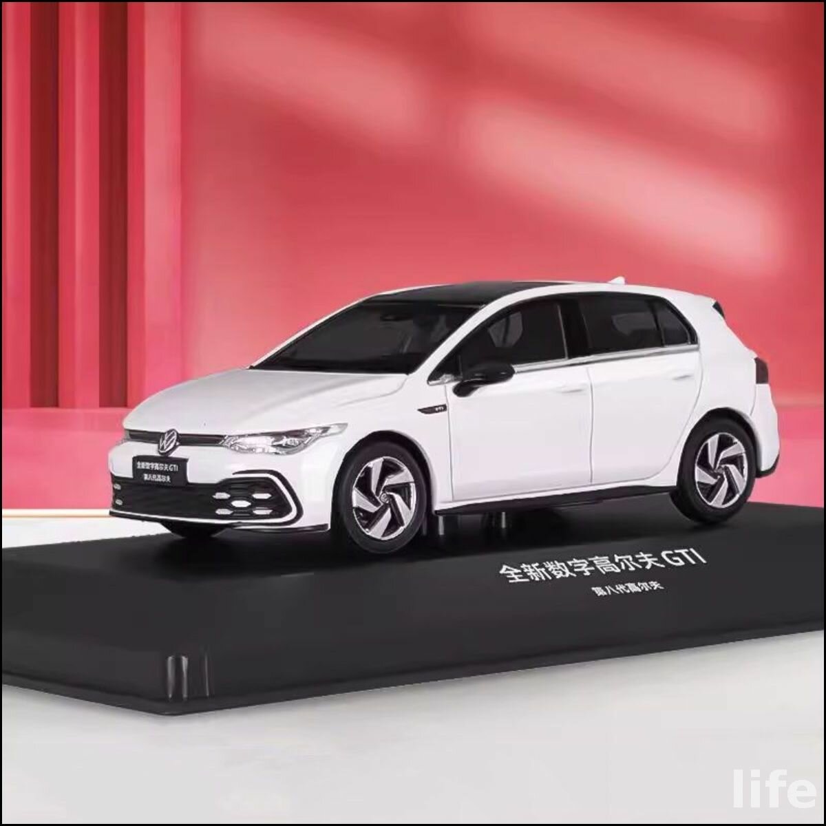 Машина металлическая VOLKSWAGEN GOLF GTI, 1:43, цвет серебро, 1 шт