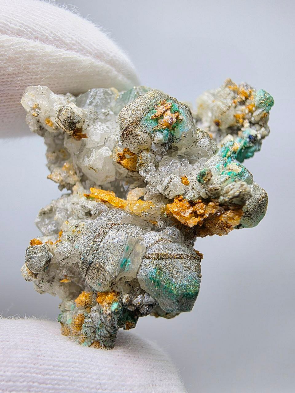 Кальцит с пиритом, 44 мм 11 г. — фото 1