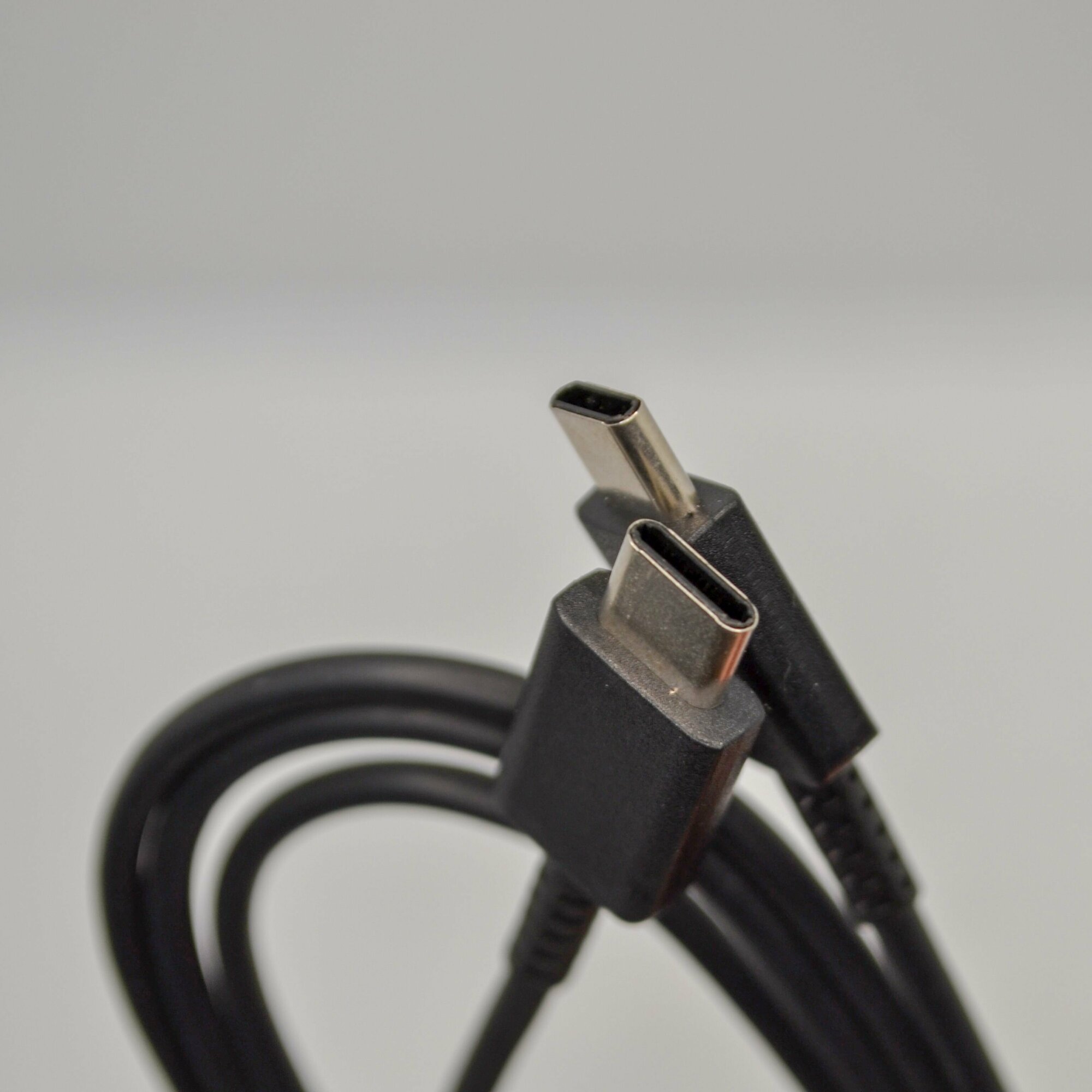 Кабель круглый для Samsung USB Type-C - USB Type-C черный 1м — фото 1