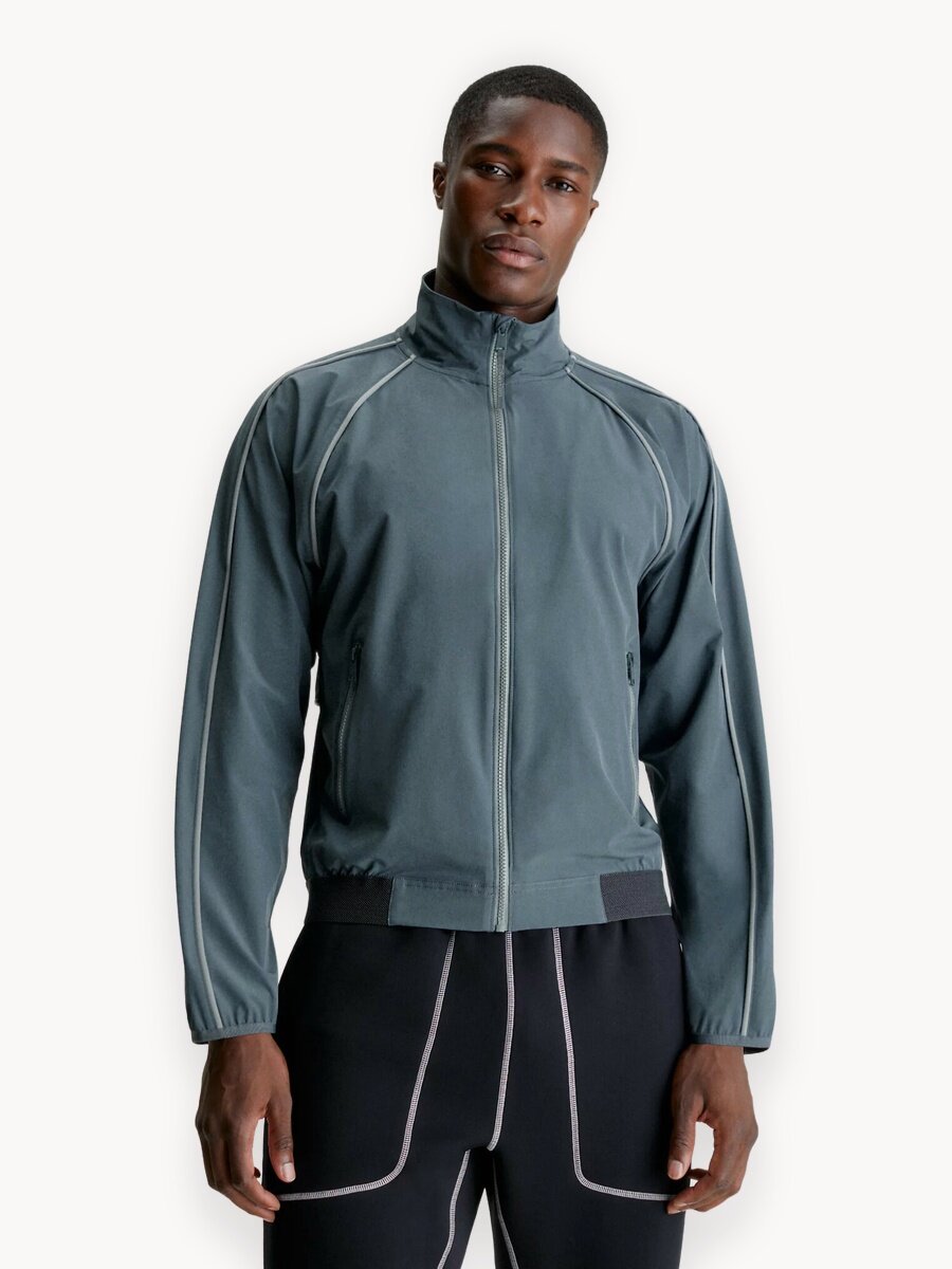 Куртка спортивная