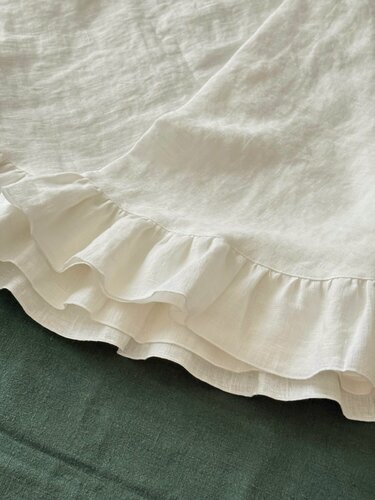 Изображение товара Скатерть LenJuLen льняная с рюшами круглая 150 см "Белый зефир"