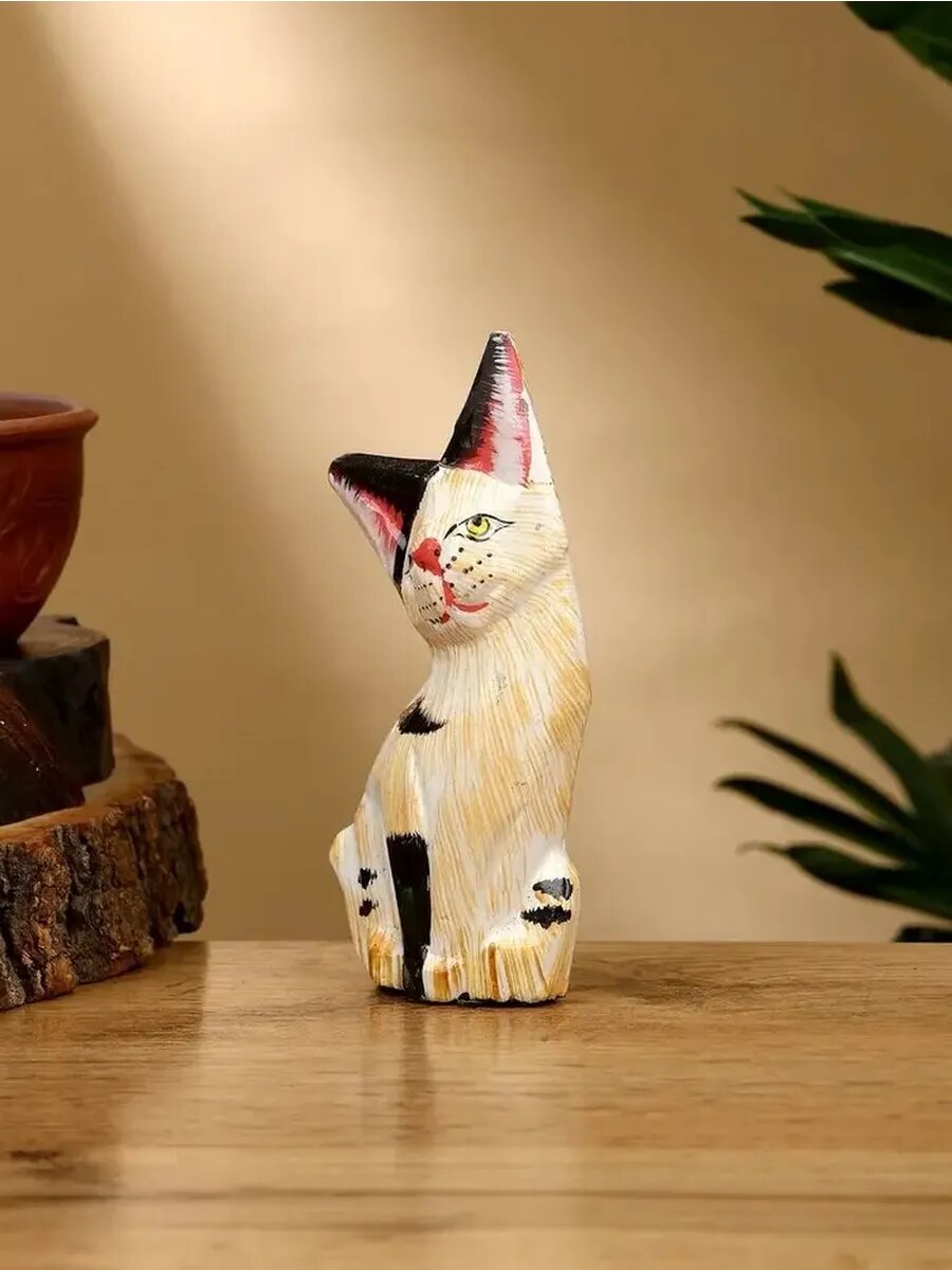 Деревянная фигурка котёнка — уют и тепло