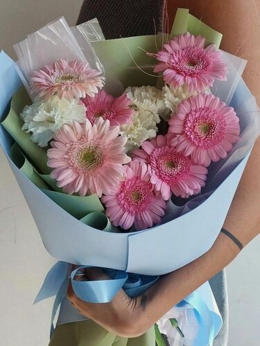 Изображение товара Цветы живые букет из герберы и гвоздики "Ванильный флирт" Flor2u