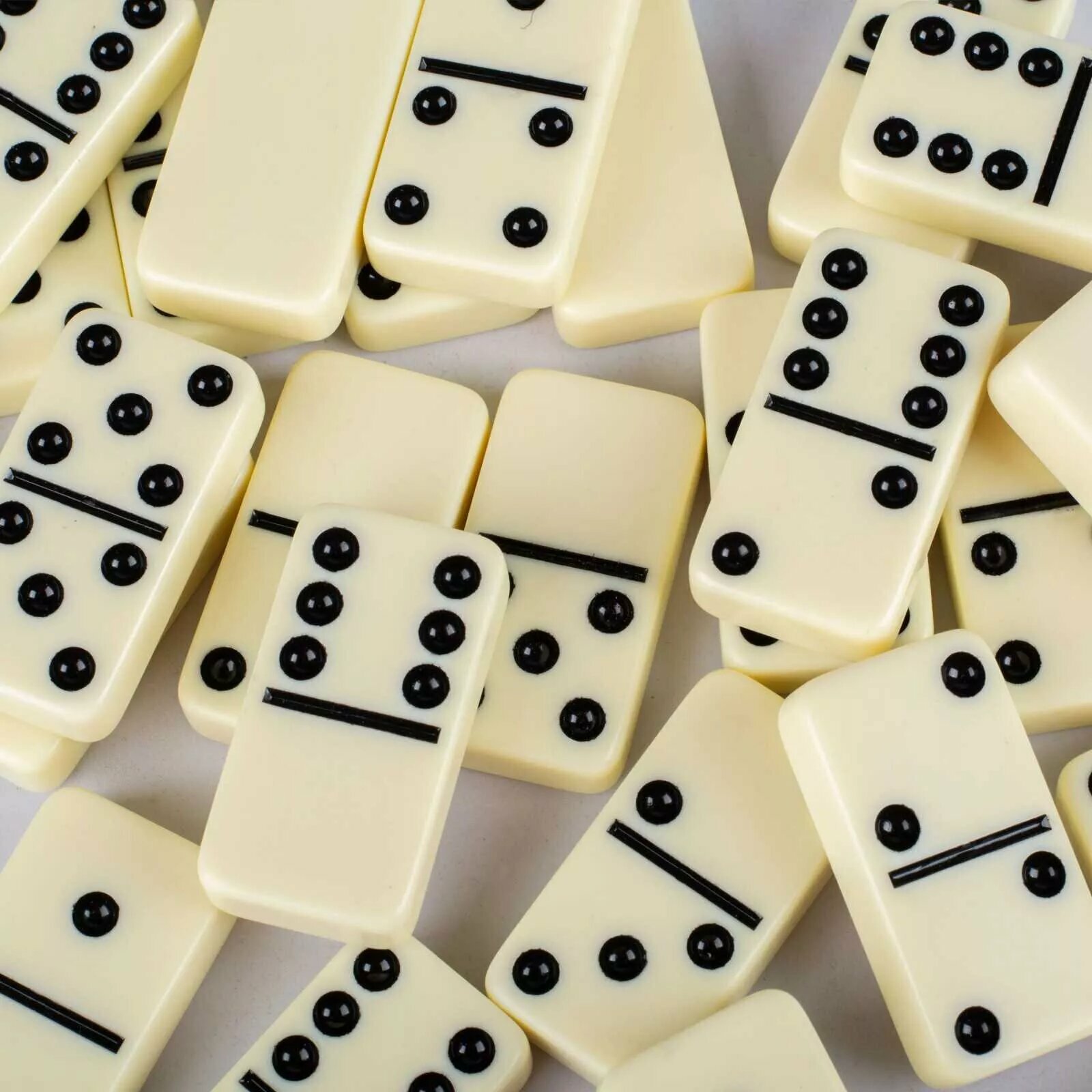 Настольная игра "Domino", классический дизайн, ударопрочный пластик, 8 мм