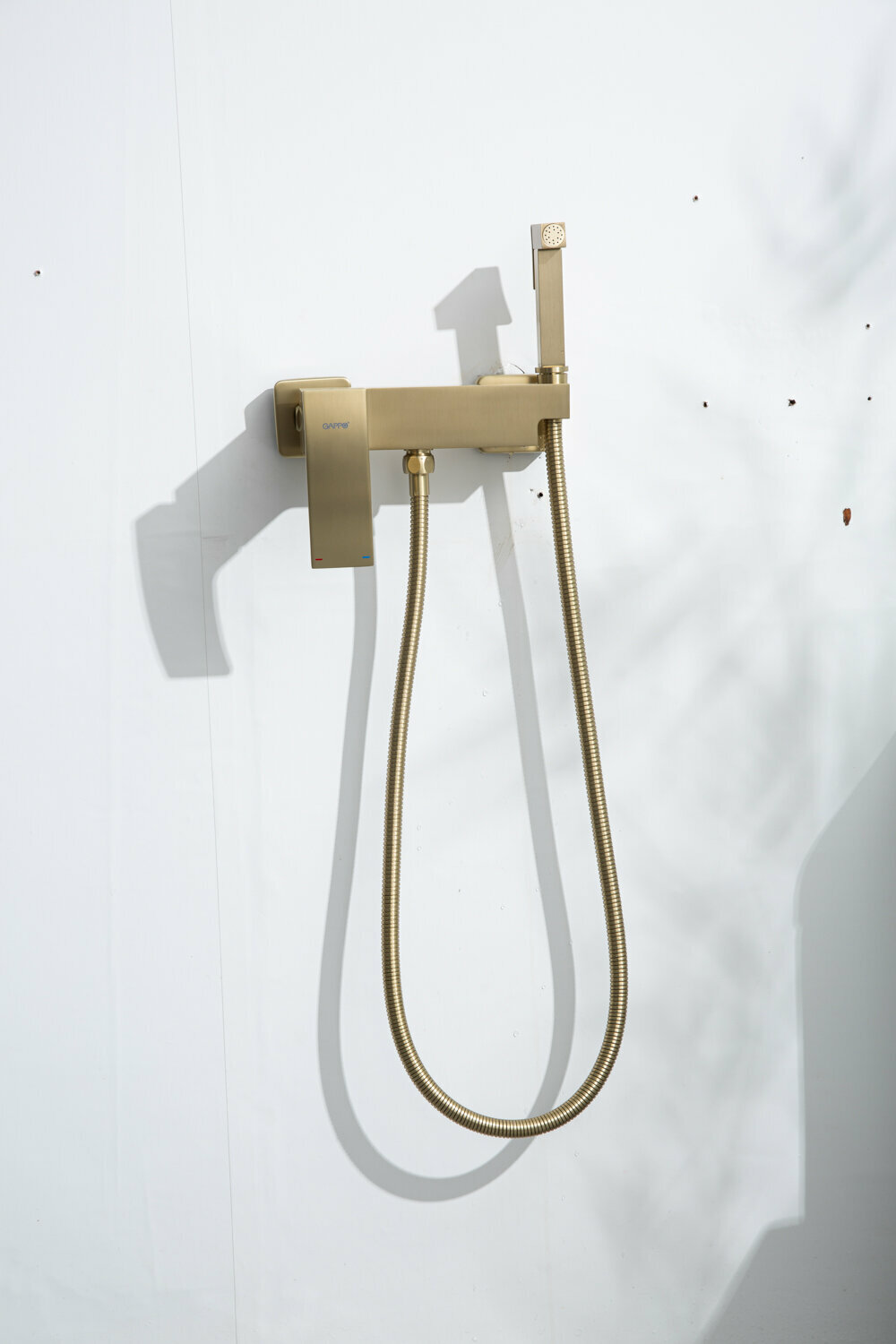 Смеситель гигиенический настенный GAPPO G2007-33 латунь, цвет сатиновое золото