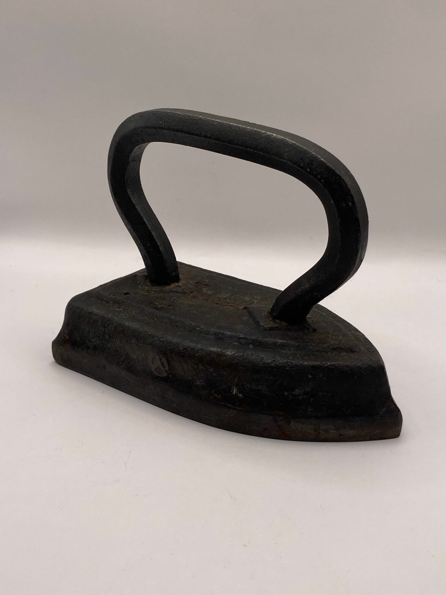 Утюг чугунный цельнолитой. СССР. Ленинградский Литейно-механический завод. Типоразмер: 3.