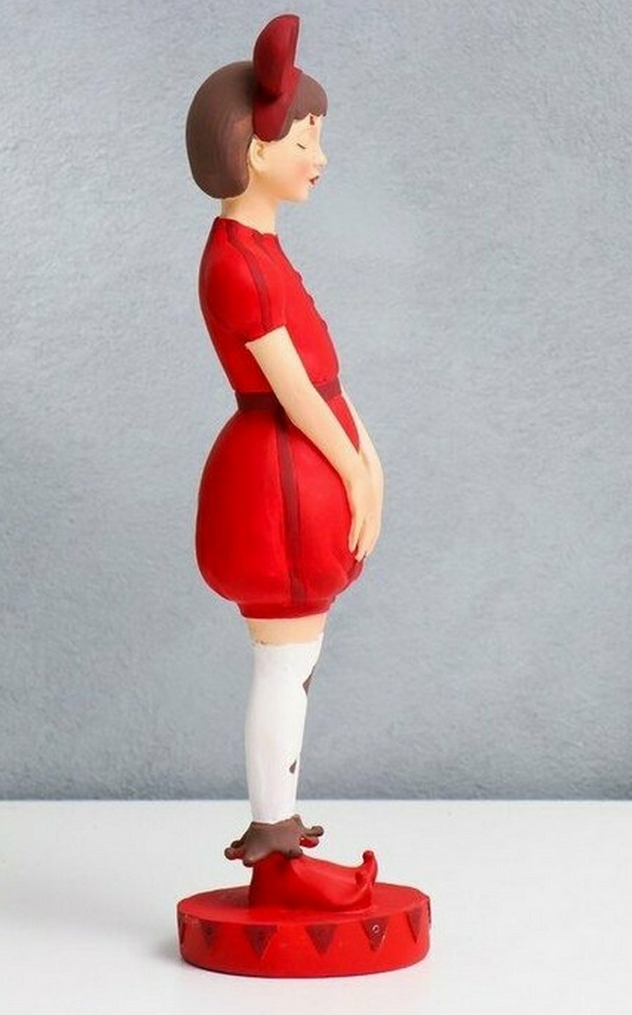 Статуэтка "Принцесса цирка", размер 28*7,5*7,5 см, полистоун, цвет красный — фото 1