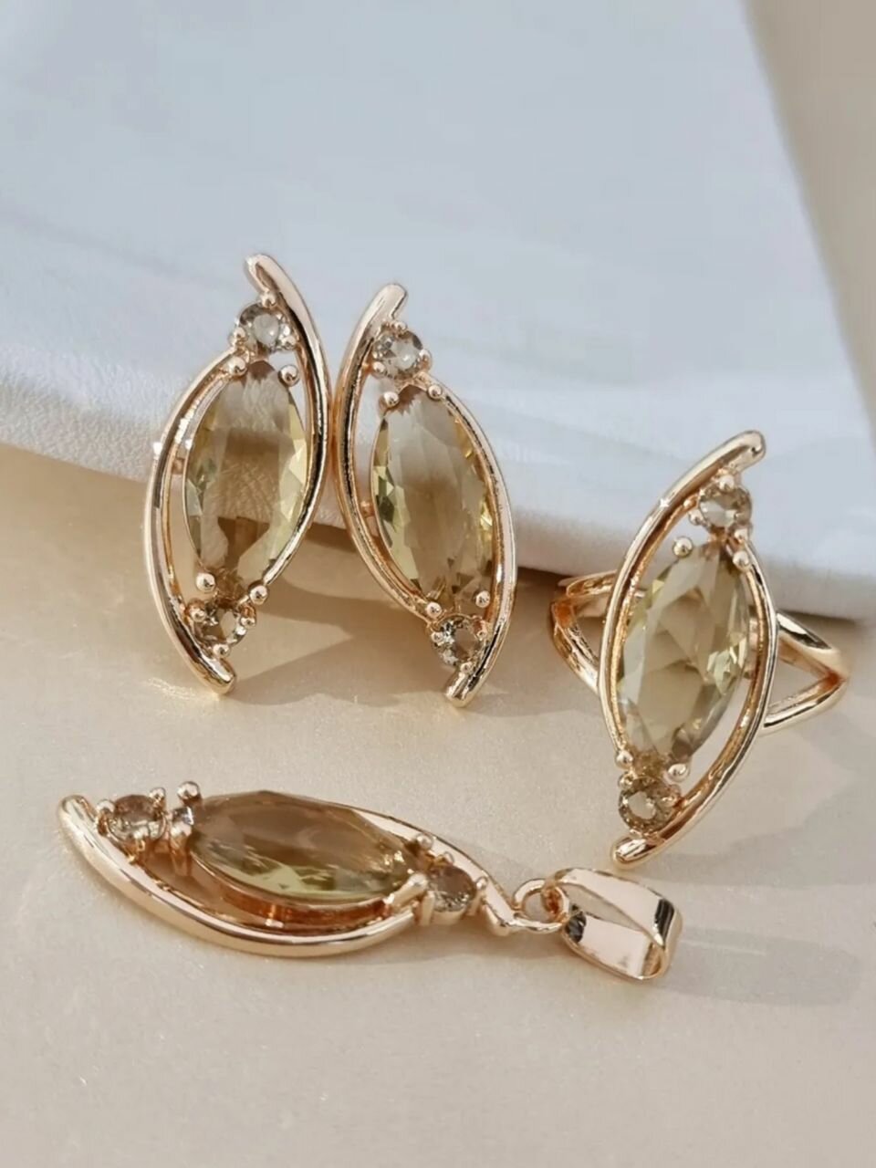 Комплект бижутерии: кольцо, серьги, фианит, размер кольца 20, фиолетовый — фото 1