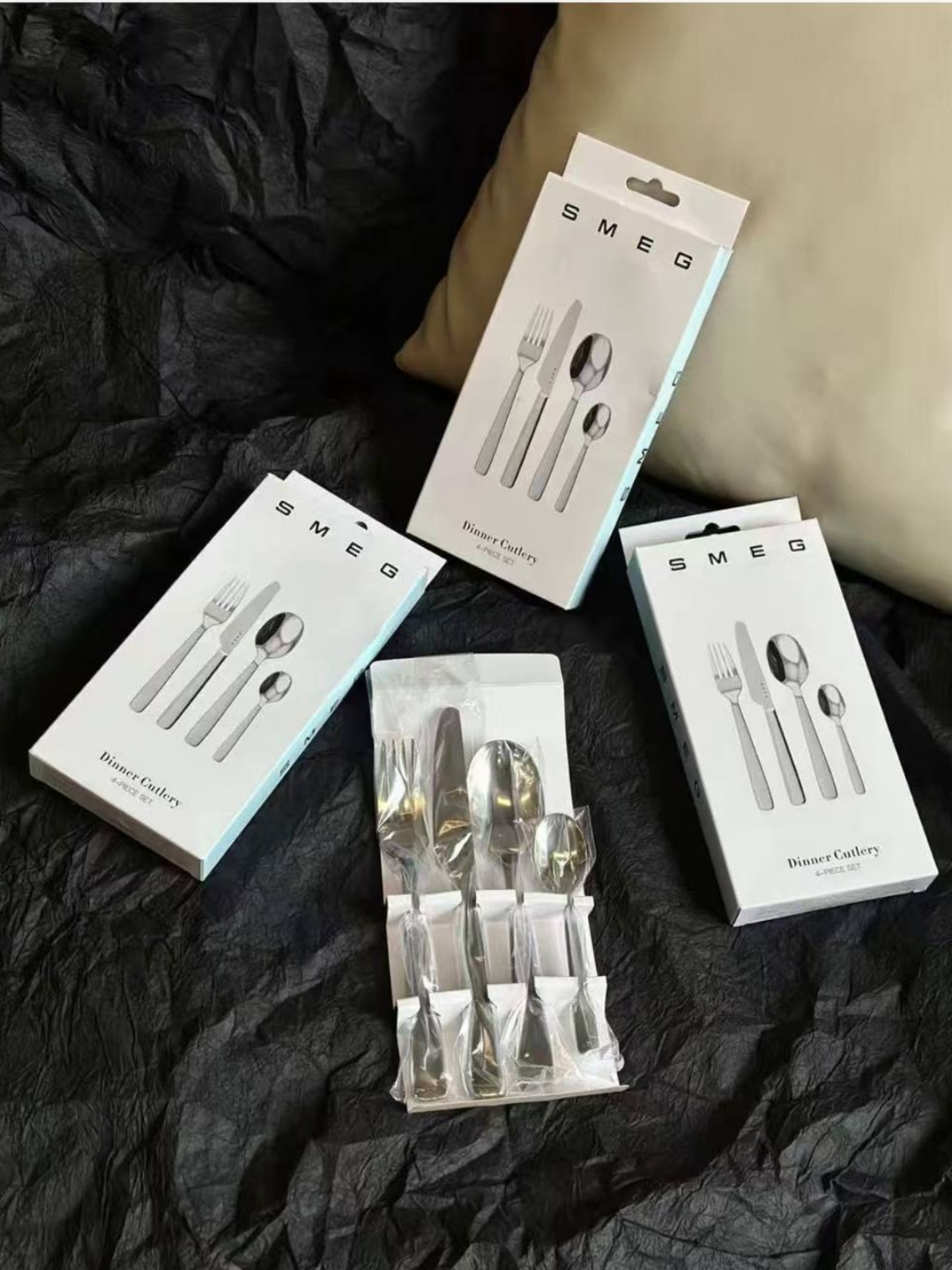 Набор столовых приборов, Smeg- 4 предмета -ложка-вилка-нож