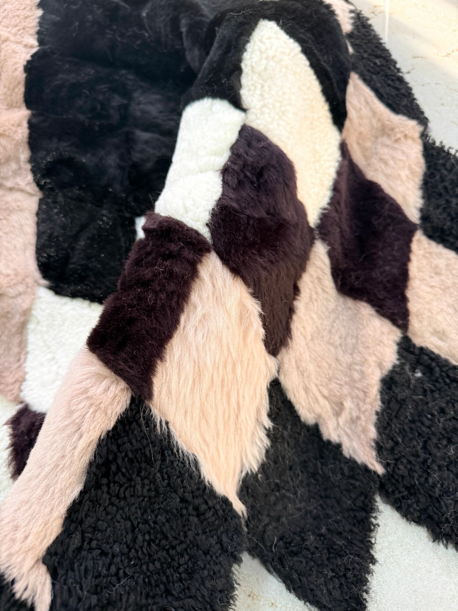 Покрывало меховое ковер из шкуры овчины — фото 1