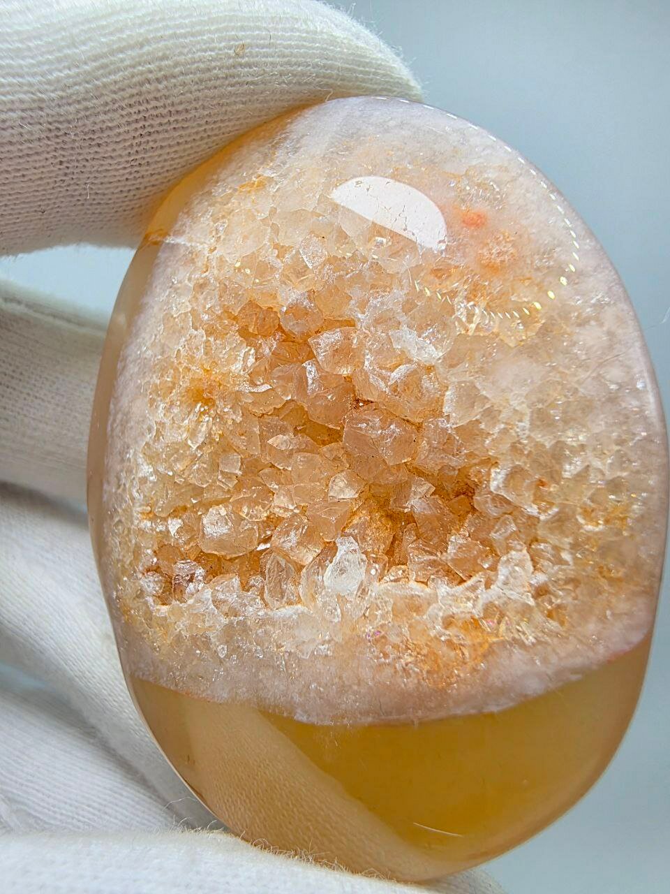 Сердолик с жеодой 54 мм, 59 г. — фото 1