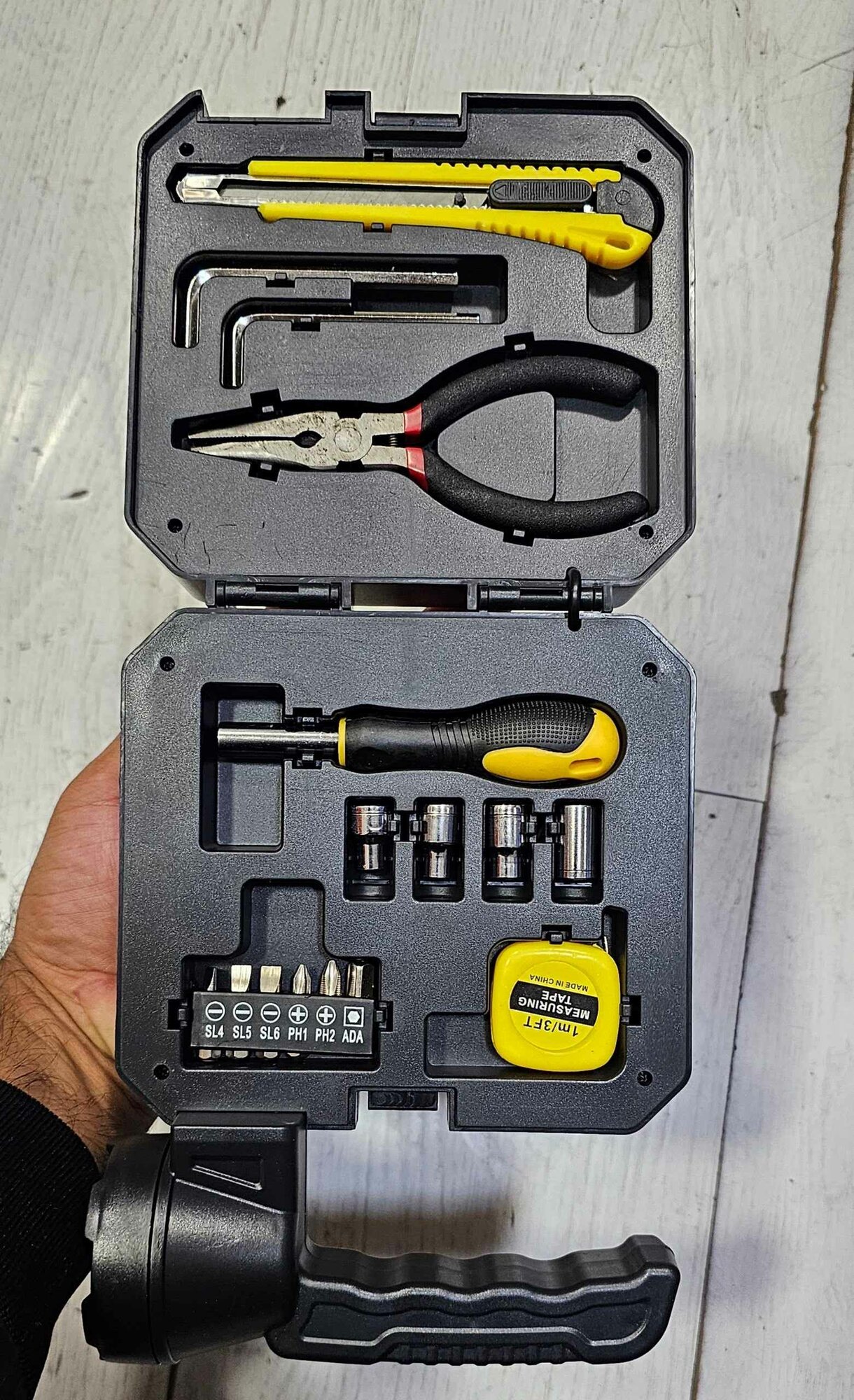 SolarФонарь оснащен мощным осветительным оборудованием c инстурментами — фото 1